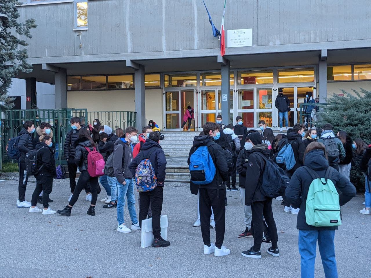 Protesta studenti: stamane presidio davanti al Gb Grassi di Saronno