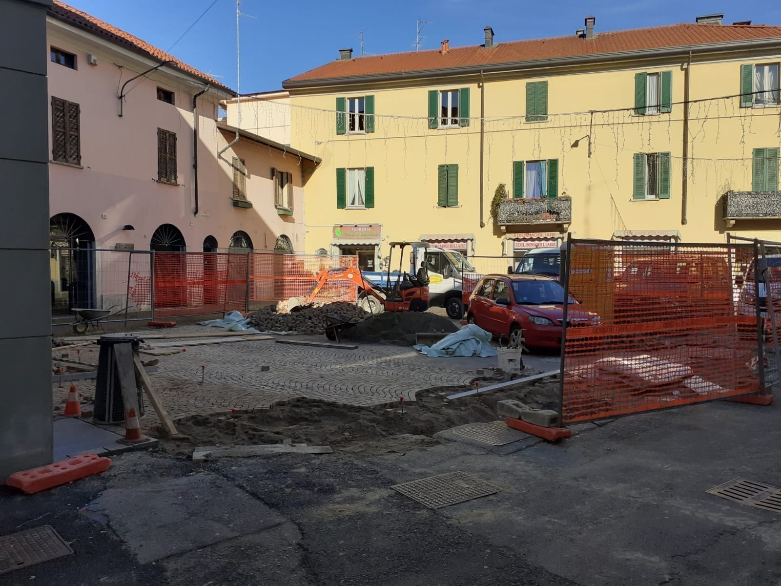 Doppio cantiere tra piazza Indipendenza e via Monti: lavori alla fognatura e… la nuova piazza