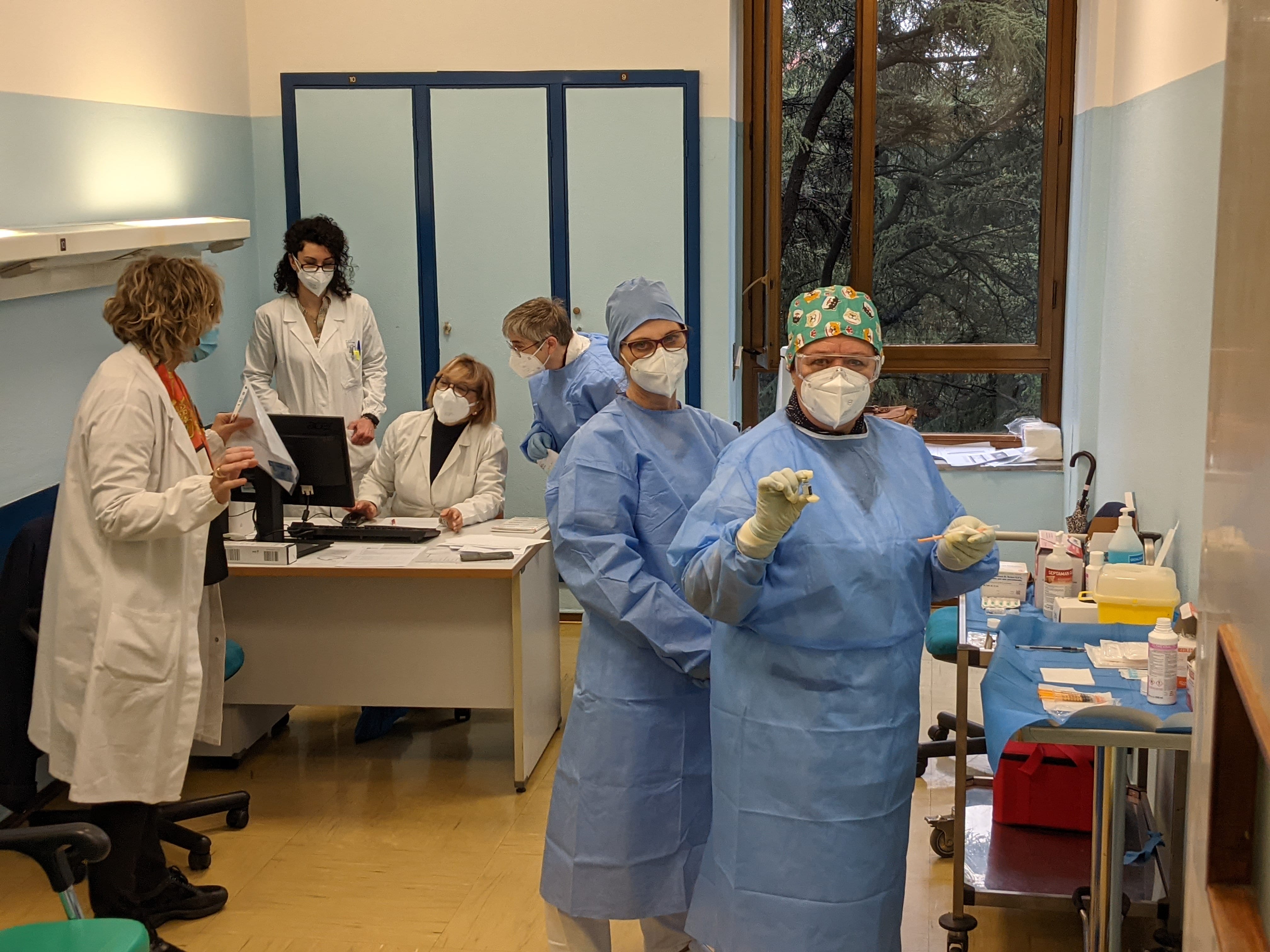 Covid: seconda giornata di vaccini all’ospedale di Saronno. Ecco come vengono somministrati