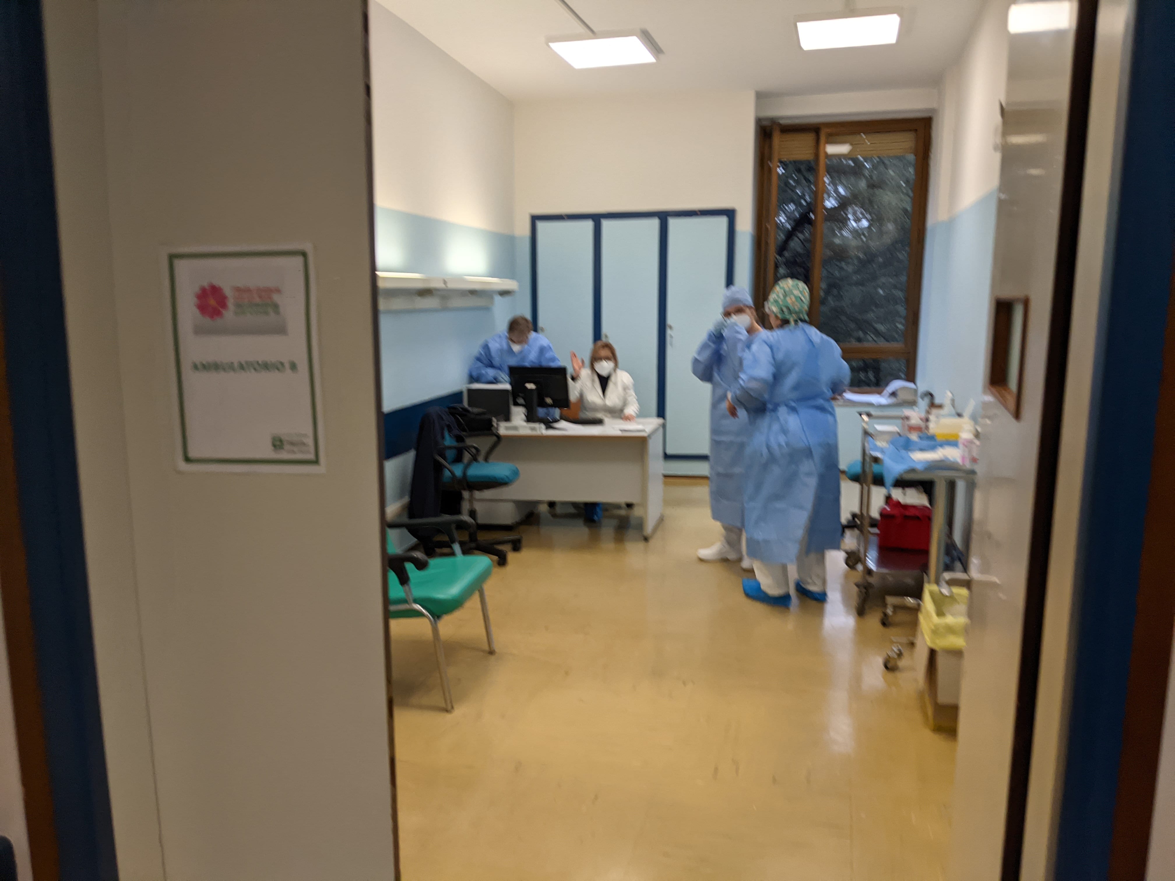 Ieri a Saronno e dintorni: secondo V-Day, Airoldi sta con gli operatori sanitari, topi d’auto a Origgio, evaso a Solaro