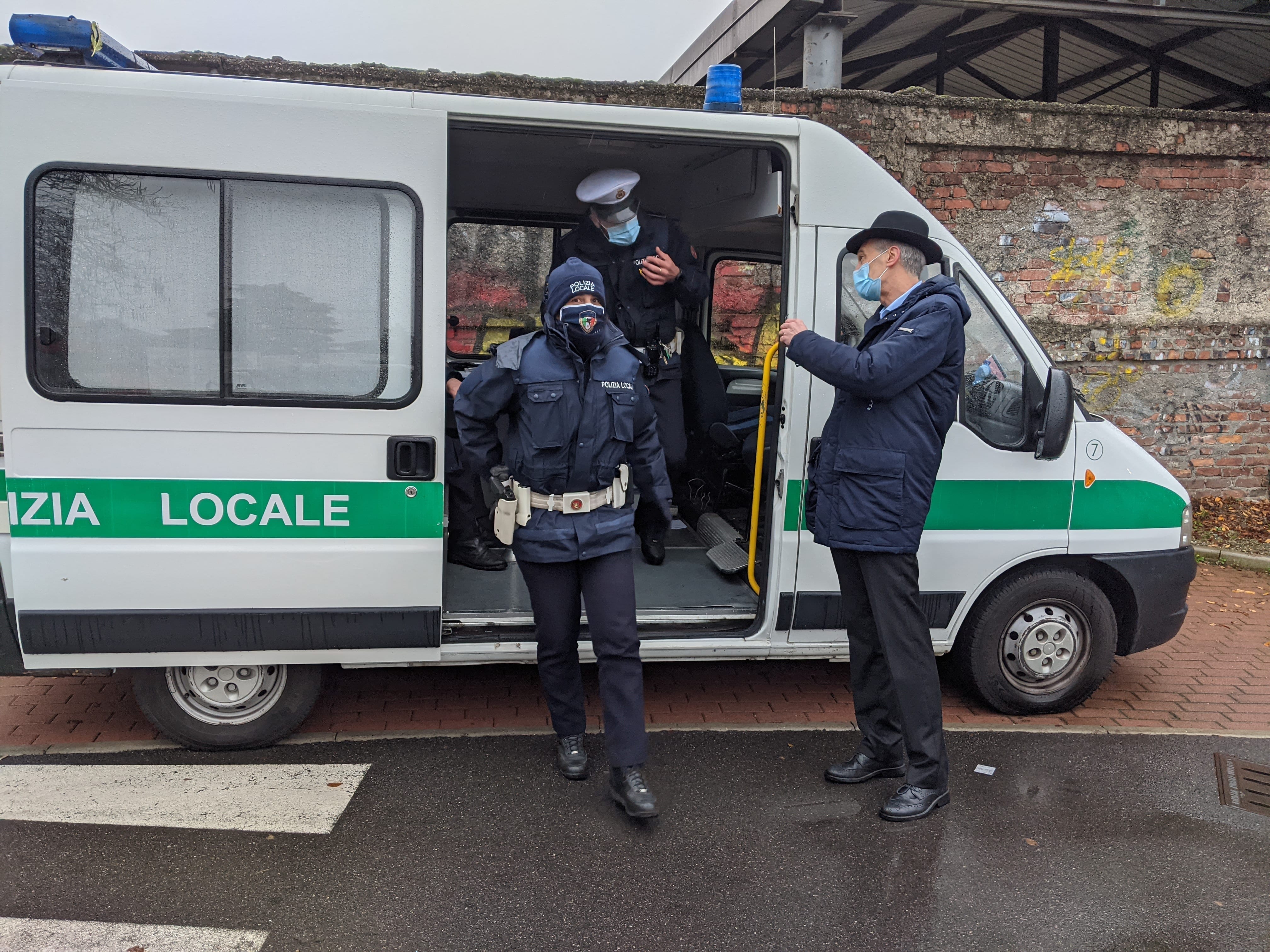 Polizia locale, ufficio mobile nei quartieri di Saronno. Il sindaco: “Più vicini ai cittadini”