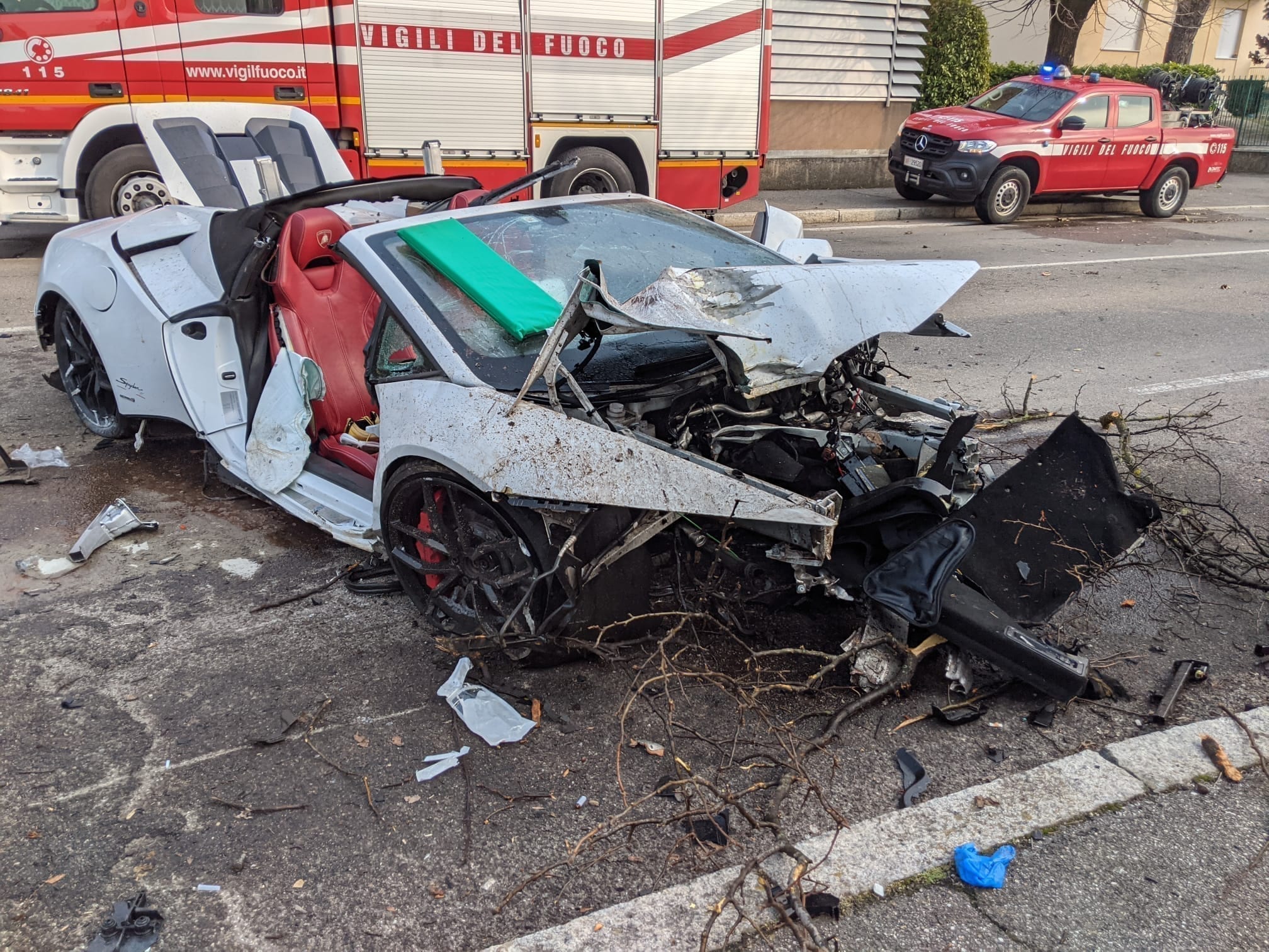 Incidente Lamborghini: grave uno degli automobilisti