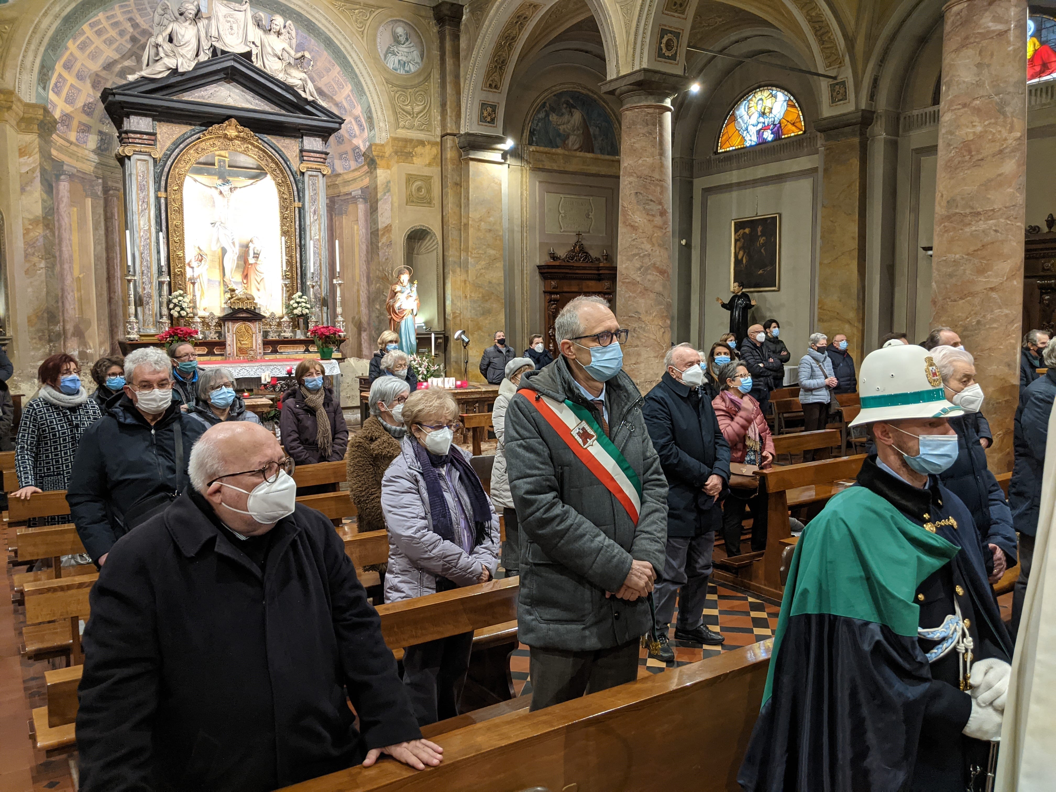 Oggi a Saronno: funerale di don Luigi. Auto-pirata in corso Italia prima ricostruzione. Tornano le siringhe