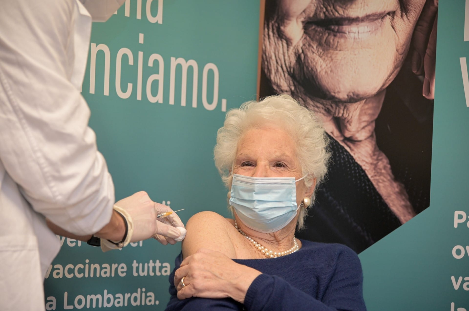 Coronavirus, la senatrice Segre vaccinata a Milano. Appello: “Fate come me”