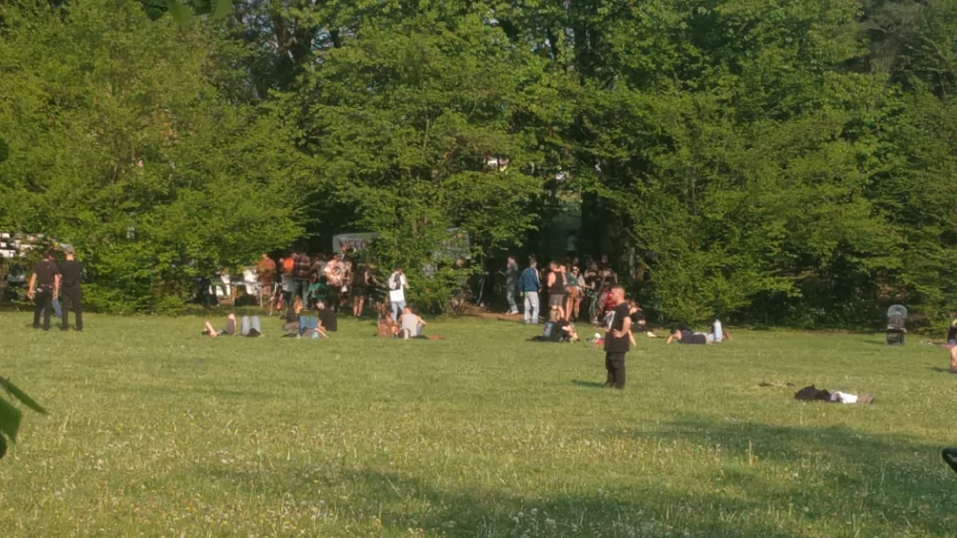 Musica “anarchica” fino a notte nel Parco Lura: raffica di proteste