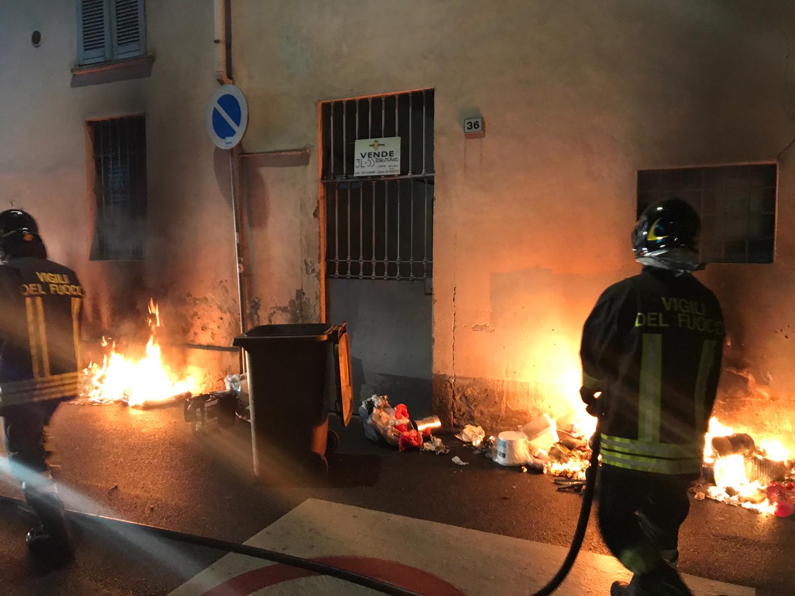 Dopo Saronno, piromani dei rifiuti in azione a Limbiate: 4 incendi in una notte