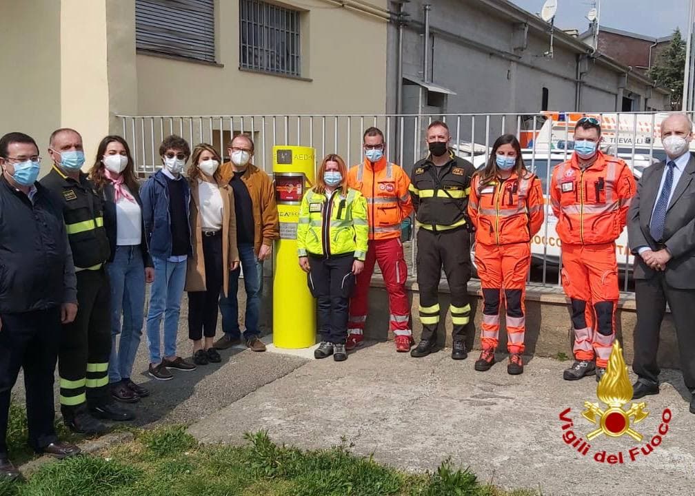 Donaziona a Tradate: defibrillatore pubblico davanti alla caserma pompieri