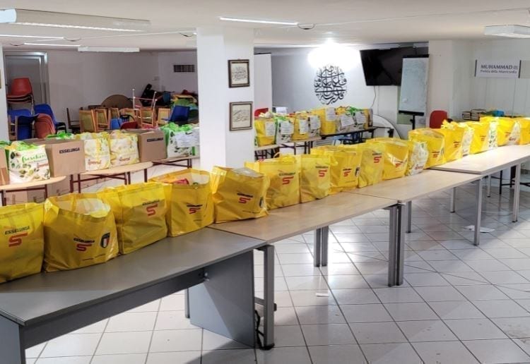 Dal centro islamico di Saronno oltre 70 spese dell’Esselunga per famiglie bisognose