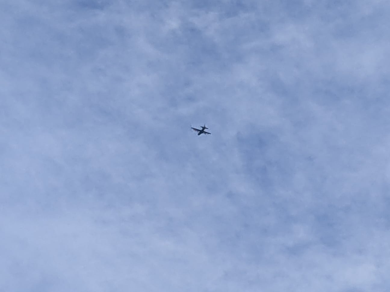 Gigantesco aereo nei cieli di Saronno e Tradate oggi pomeriggio: mistero risolto