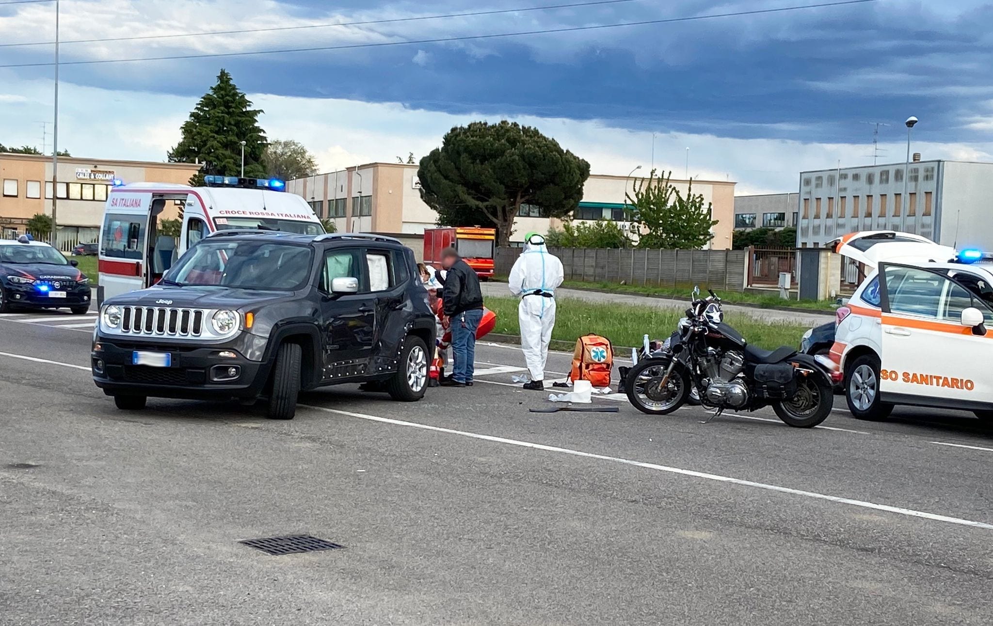 Solaro, scontro tra auto e moto sulla Saronno-Monza arriva l’automedica