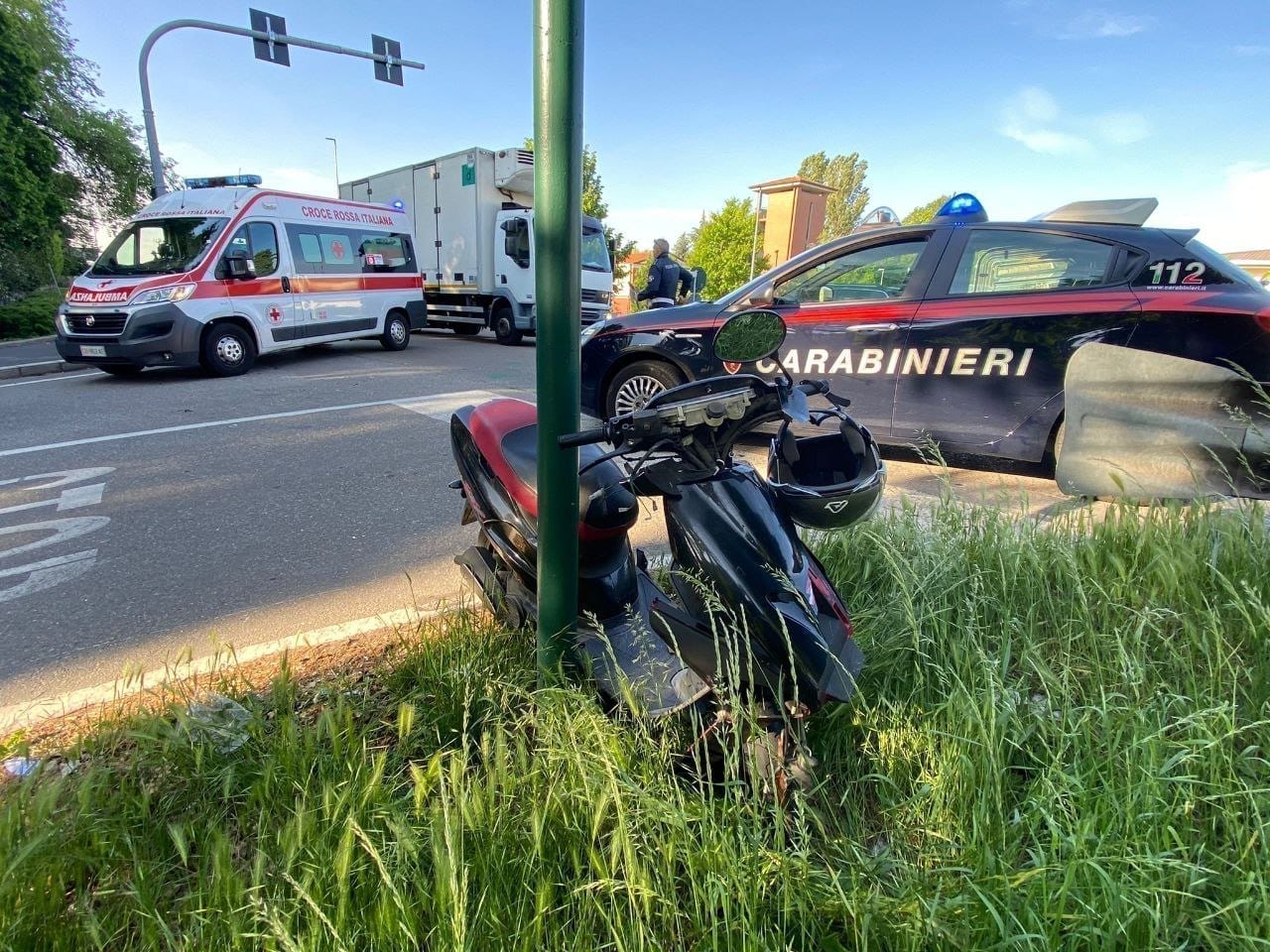 Panorama cronaca: a Saronno scontro auto-moto e caduta dalla bici