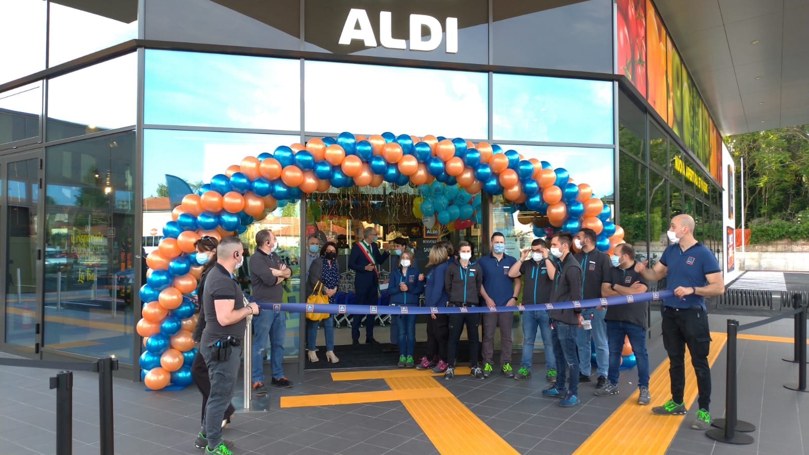 Prime spese al nuovo supermercato Aldi dopo l’inaugurazione con Airoldi, Merlotti e Pagani