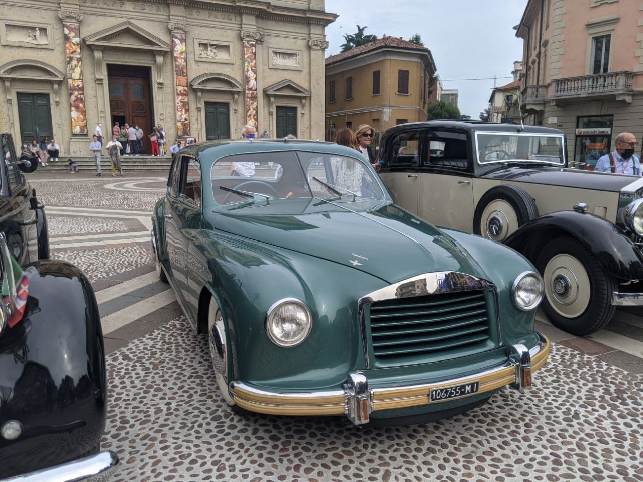 L’Isotta Fraschini Monterosa incanta i saronnesi sfilando con le auto storiche