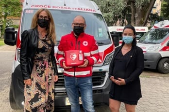 Un defibrillatore per la Croce Rossa di Saronno dal Lions Club Satellite Saronno Solidalia