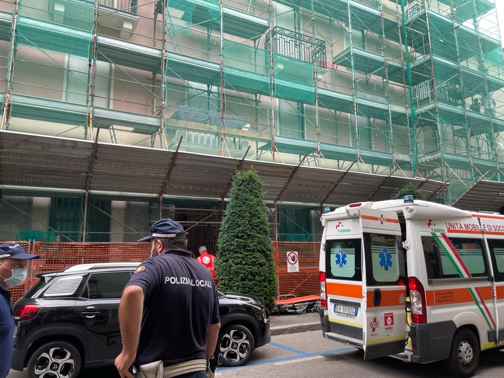 Saronno, infortunio sul lavoro in via Mazzini: operaio 66enne portato all’ospedale di Legnano