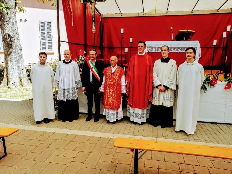Turate, festa grande per il parroco don Maurilio: 40 anni da sacerdote