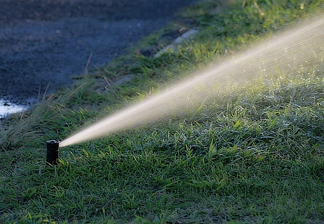 Saronno, stop all’irrigazione diurna, al lavaggio di cortili e auto: ecco le norme dell’ordinanza di risparmio idrico