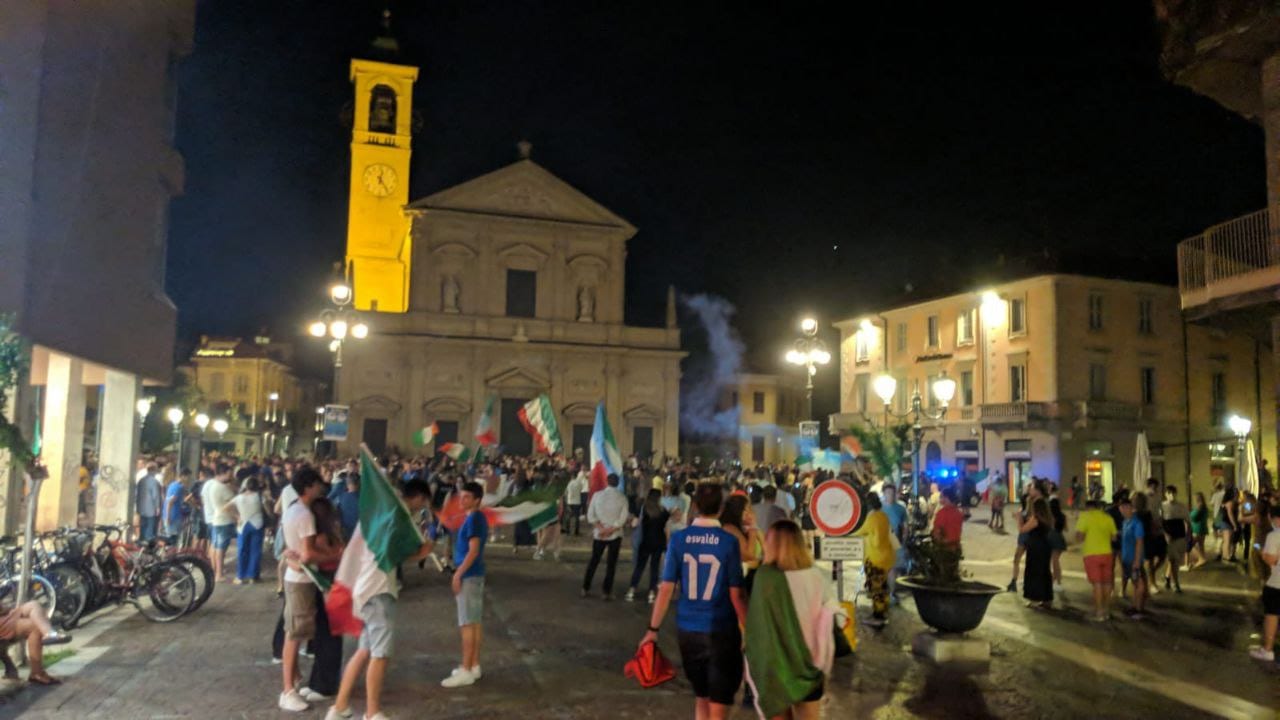 L’Italia vince l’Europeo: la festa esplode anche a Saronno e nel Saronnese (foto e video)