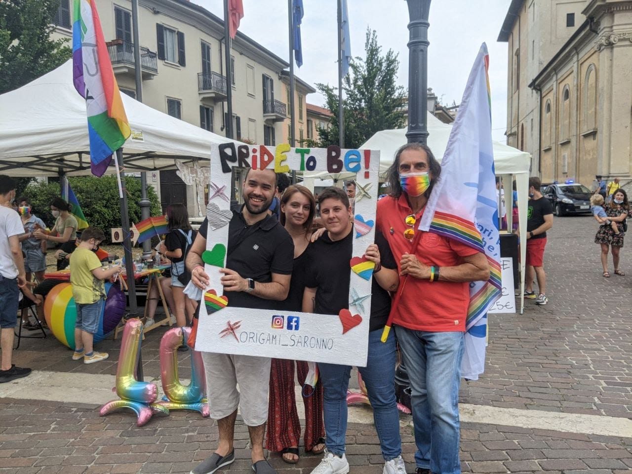 Arcobaleni, discorsi e tanto pride per il primo evento in piazza di Origami