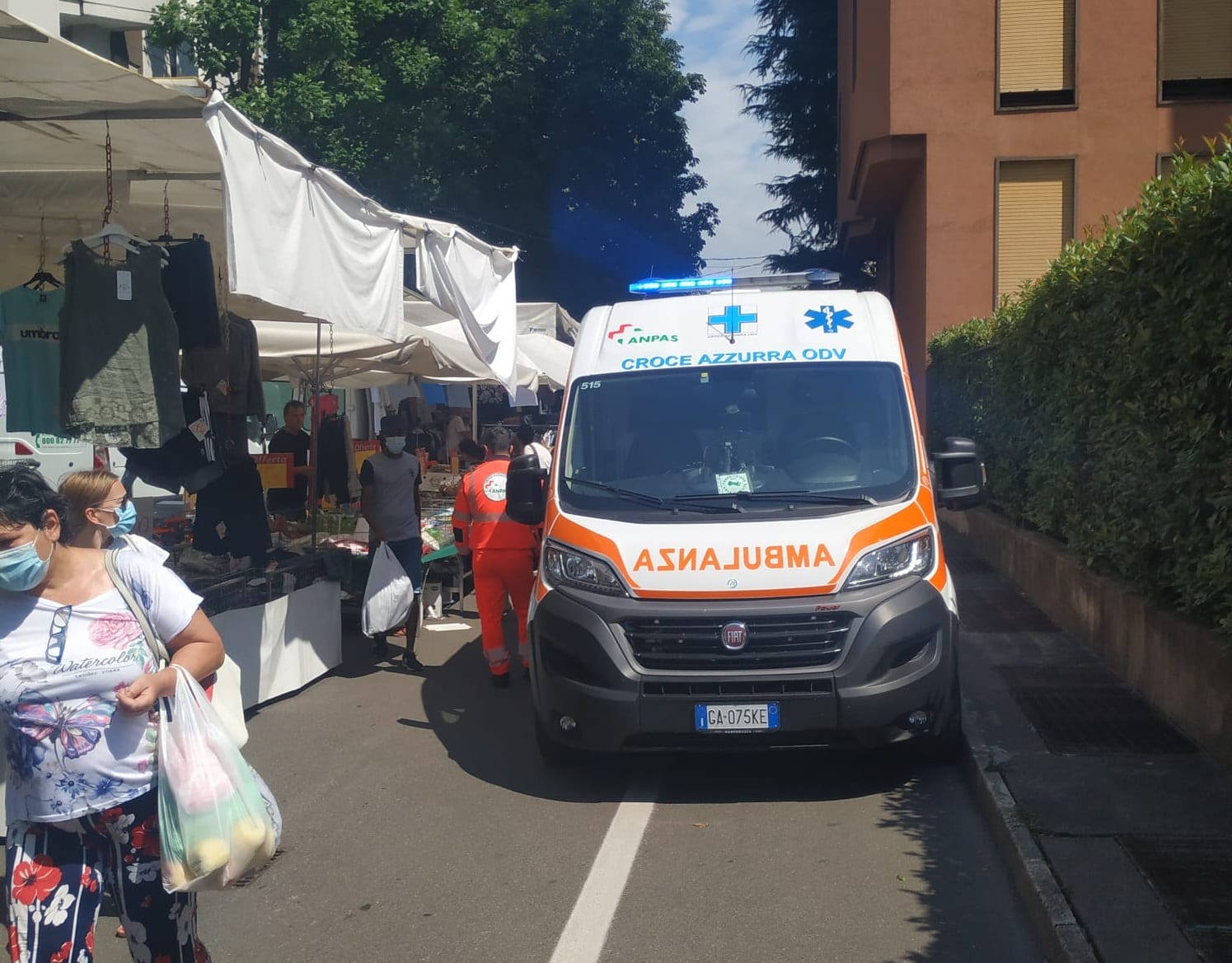 Panorama cronaca: scontro auto-moto a Solaro, caduta al mercato di Saronno, ribaltamento a Limbiate