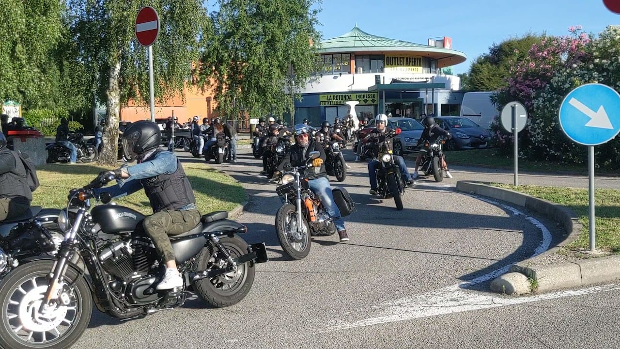 Saronno, una quarantina di Harley Davidson alla Rotonda alla volta dello Sporty Meeting