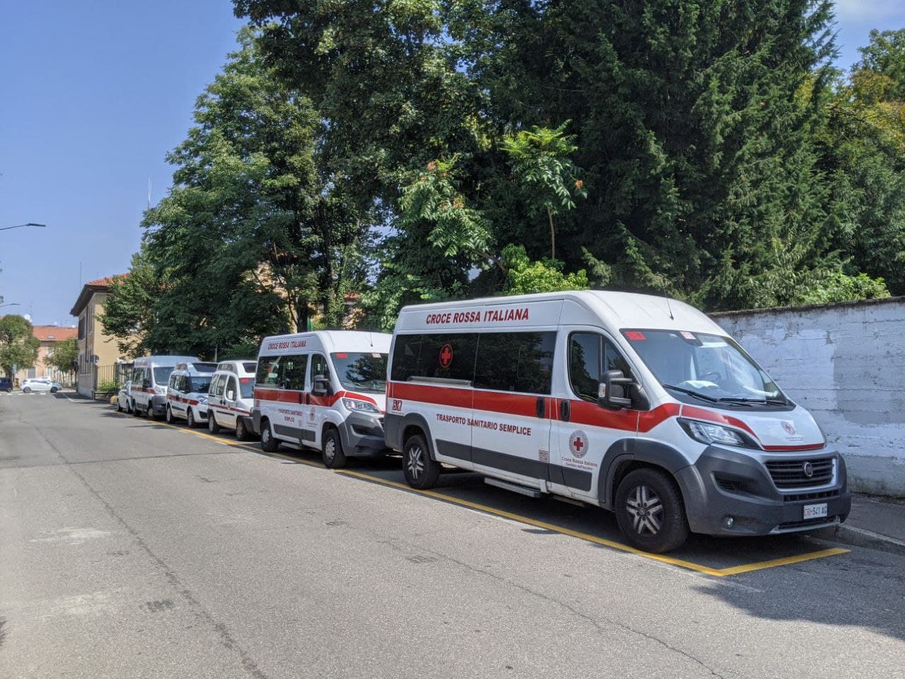 “Perchè ci sono 6 mezzi della Croce Rossa in sosta in via Cesati?”
