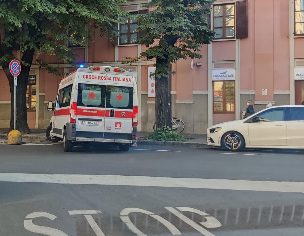 Ambulanza alla stazione di “Saronno centro”… per il troppo alcol