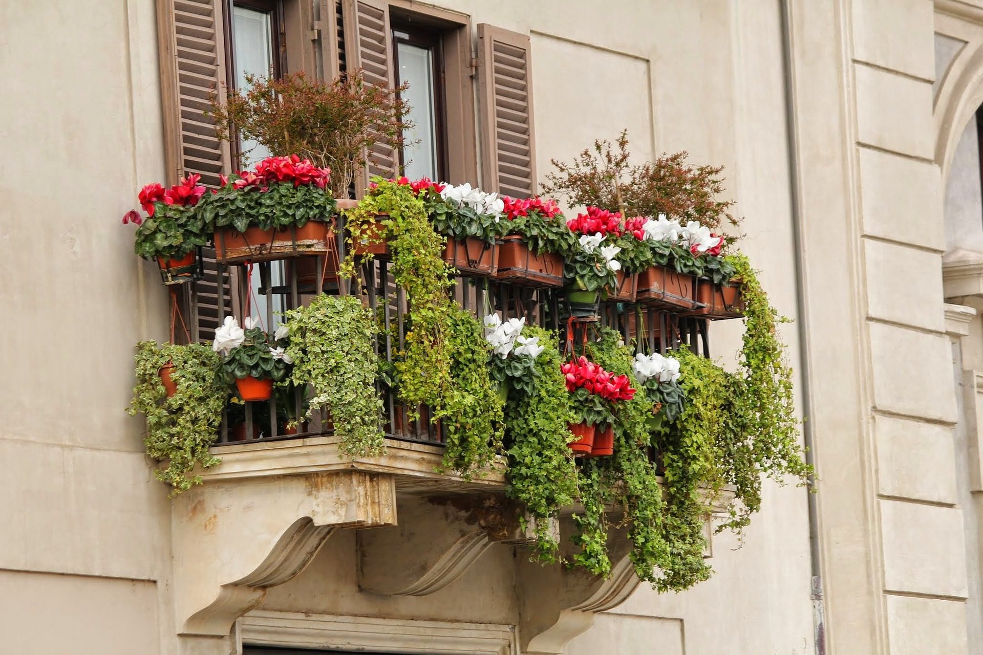 Anche Saronno chiamata a partecipare a Balconi fioriti: iscrizioni entro il 10 settembre
