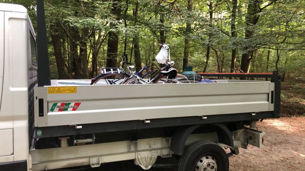 Demolite 170 bici sequestrate agli spacciatori dei boschi di Uboldo e Origgio