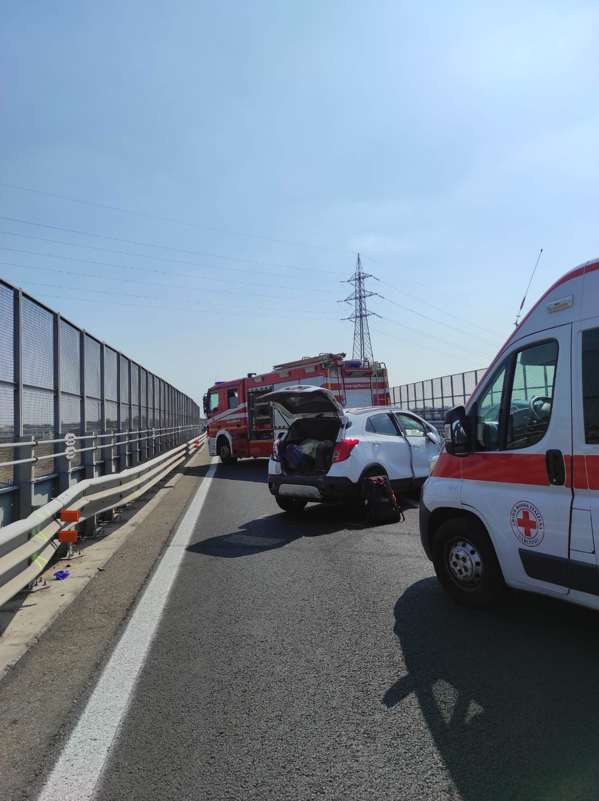 Carambola in autostrada A9 fra Origgio-Uboldo ed il bivio: arrivano i pompieri
