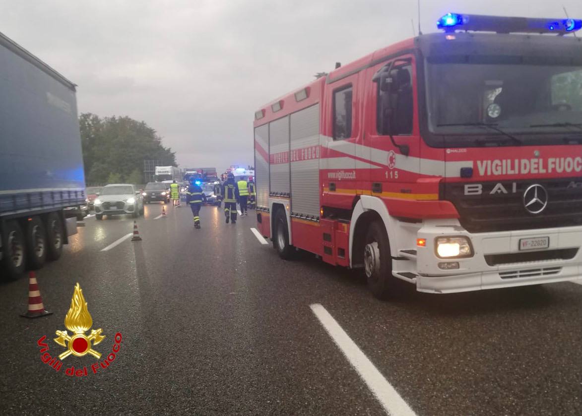 Tamponamento a 5 in autostrada tra Origgio e Uboldo: feriti 2 ventenni