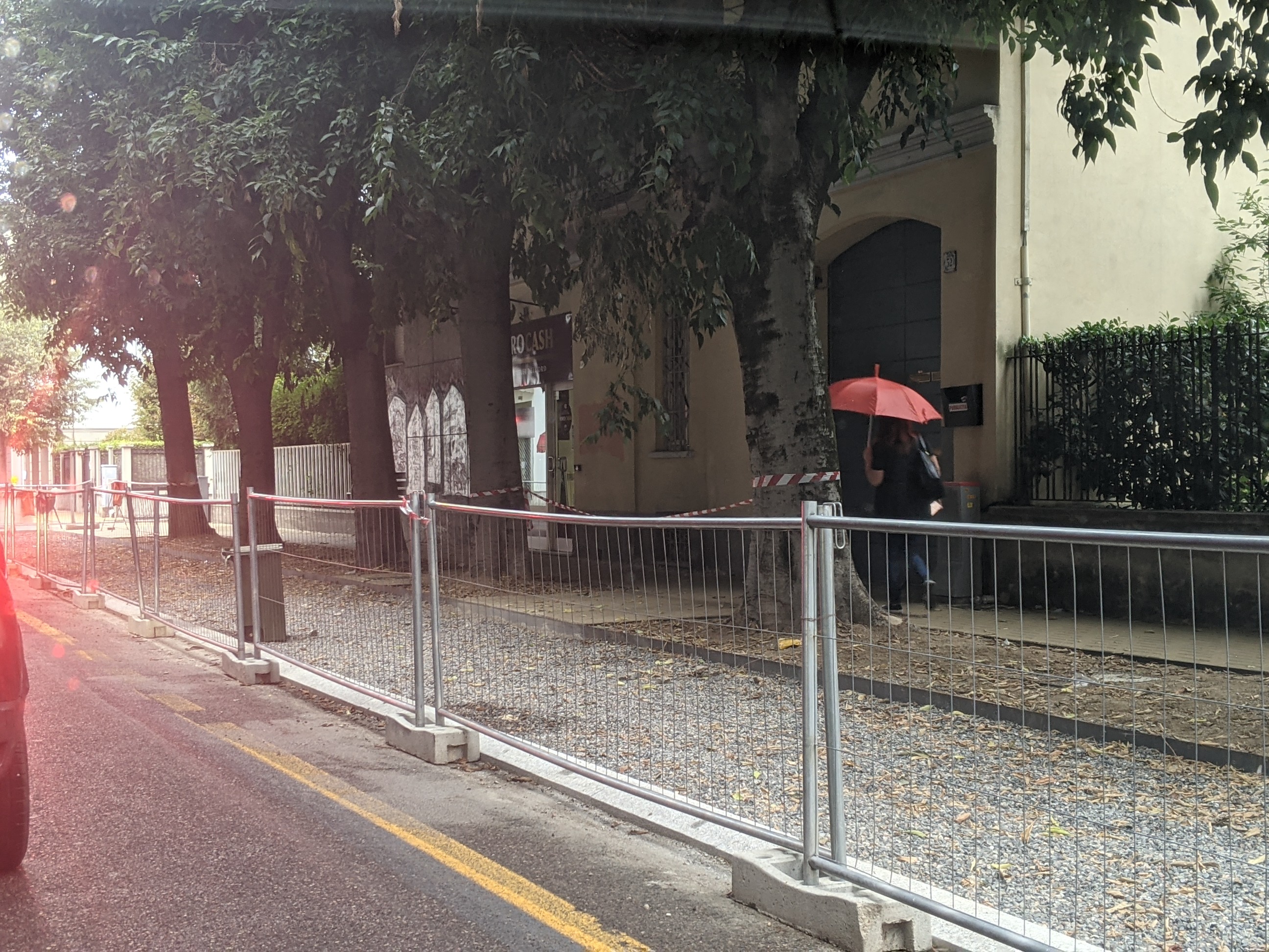 La pioggia ferma il cantiere di via Roma, se ne riparla domani o lunedì
