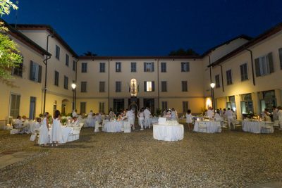 Ceriano Laghetto cena in bianco in piazza Lombardia