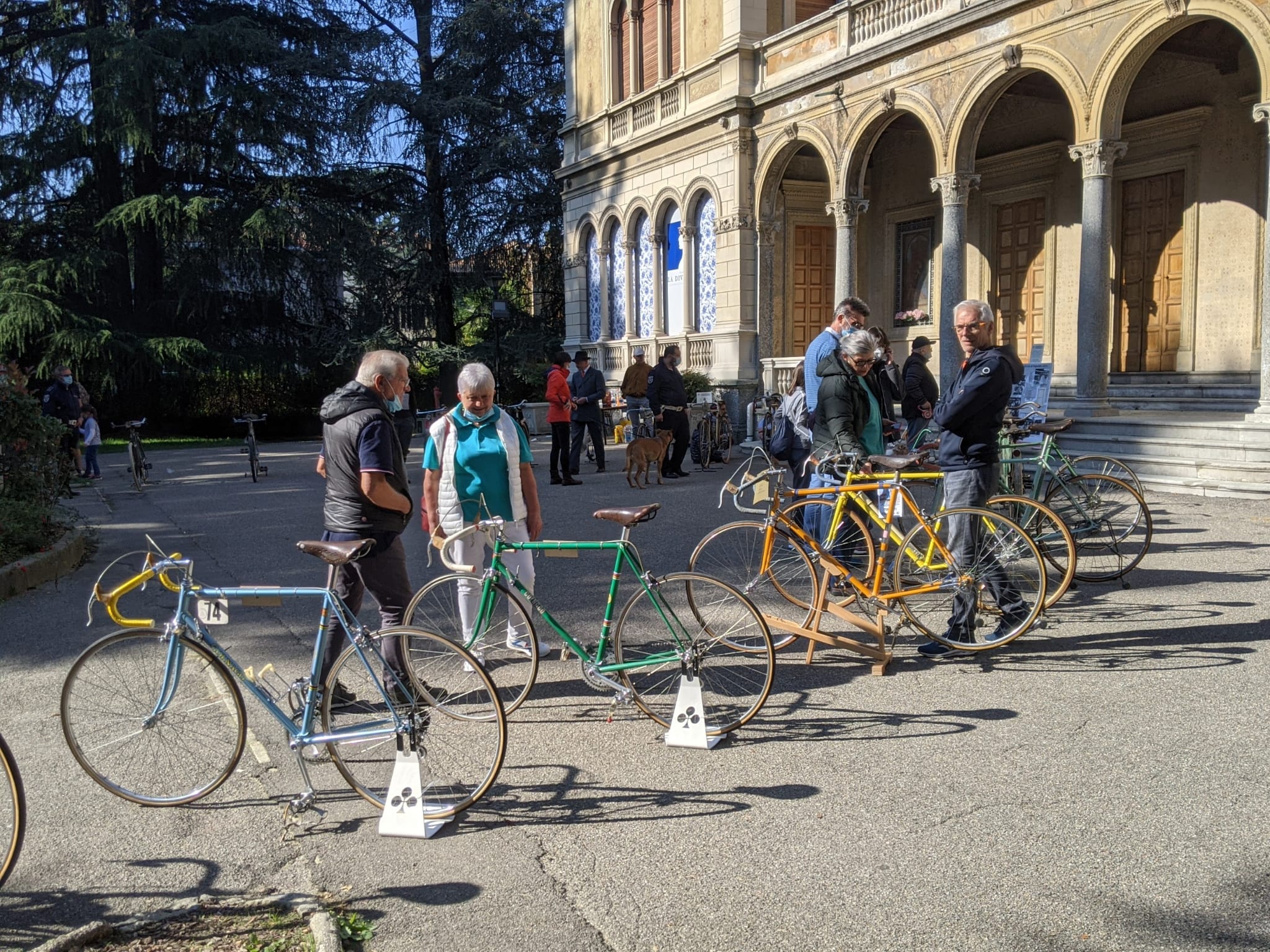 Gimkana, bici storiche e sfilata in centro: le foto della prima giornata della bike week saronnese