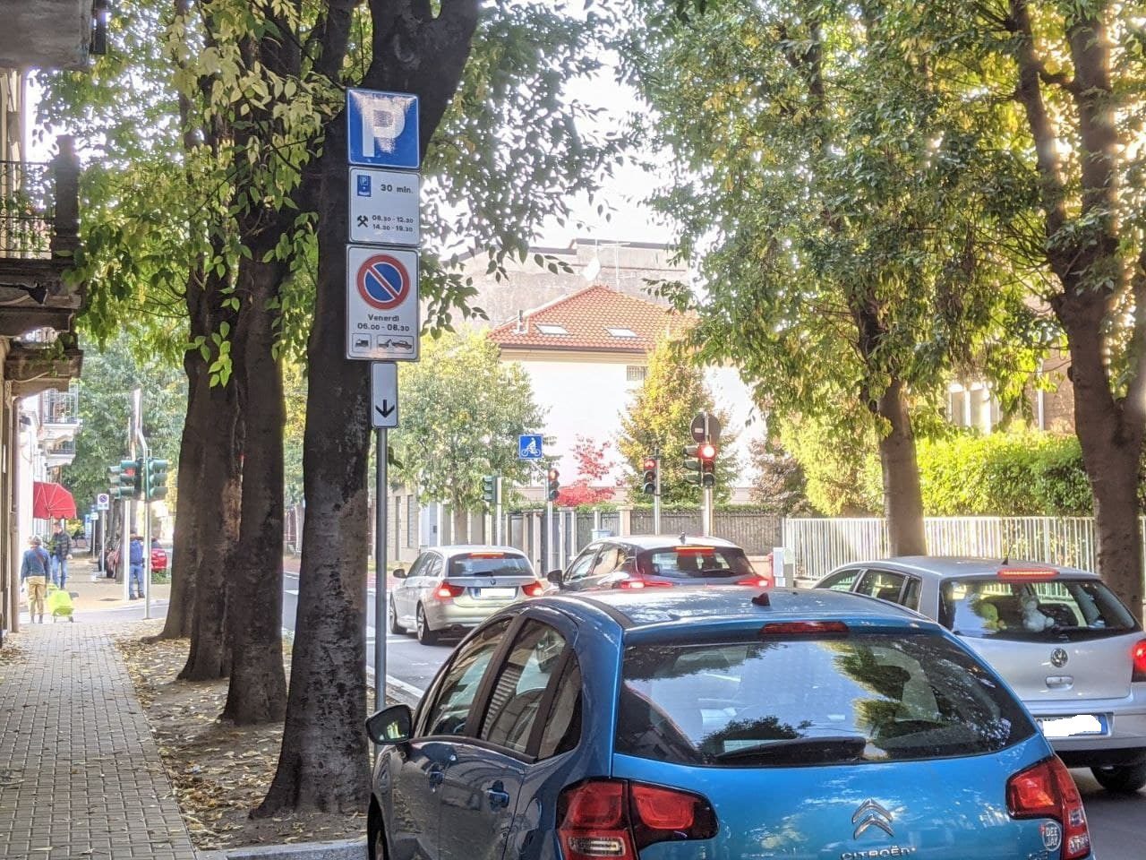 Finita la nuova via Roma “salvabagolari”: arrivati anche i cartelli per la sosta di 30 minuti