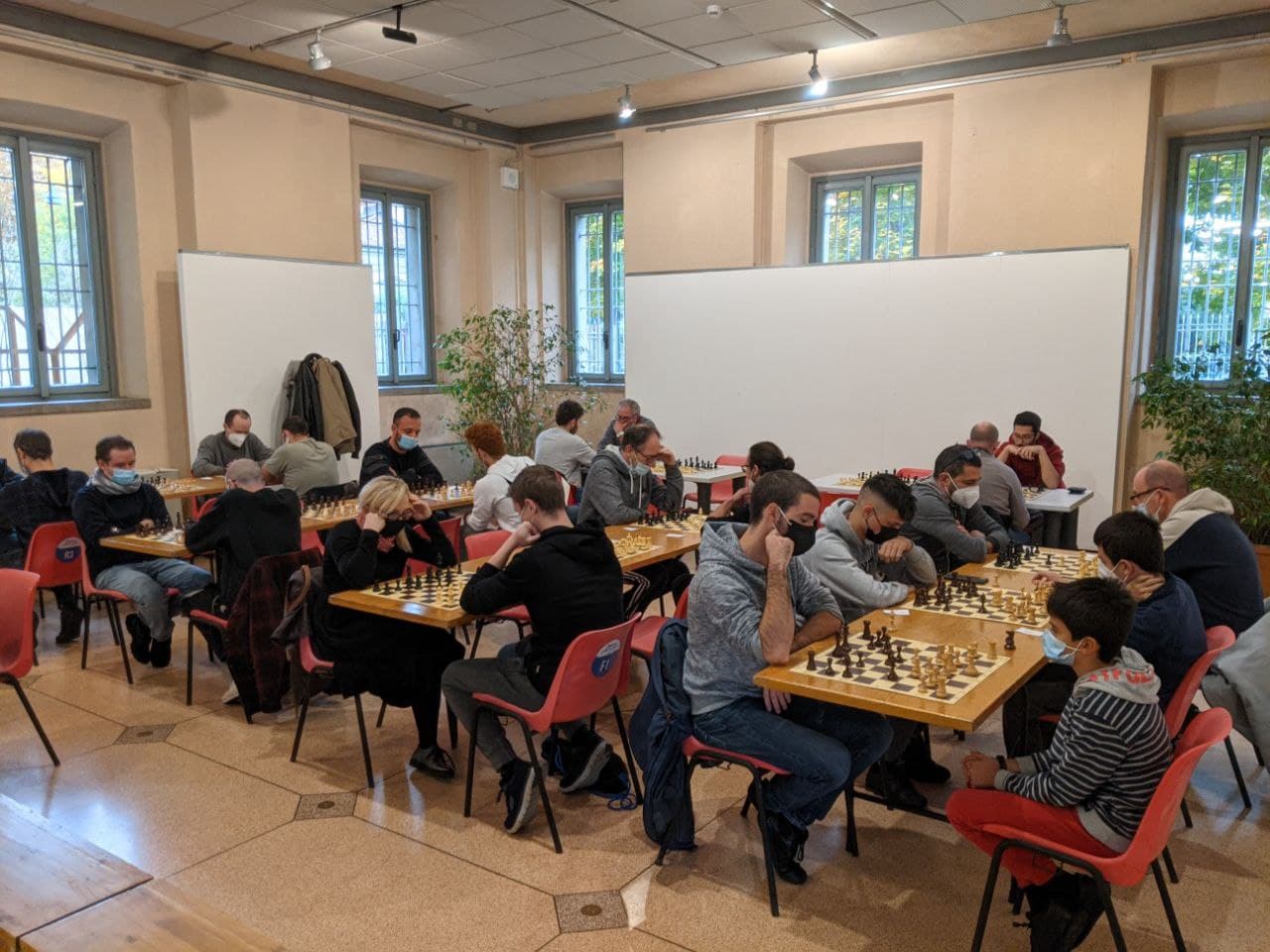 Gli scacchi colorano la grigia domenica di Saronno
