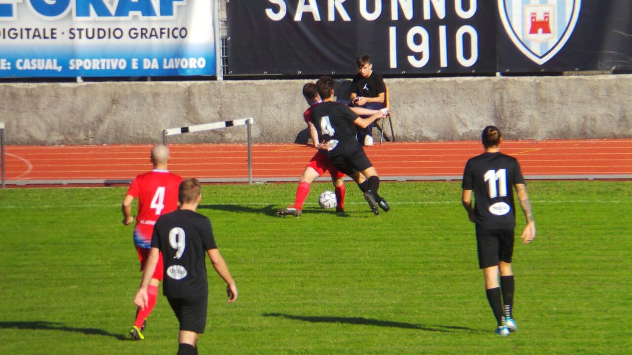 Panorama calcio: Saronno a Cedrate, Caronno a Gozzano. Derby Turate-Rovellasca