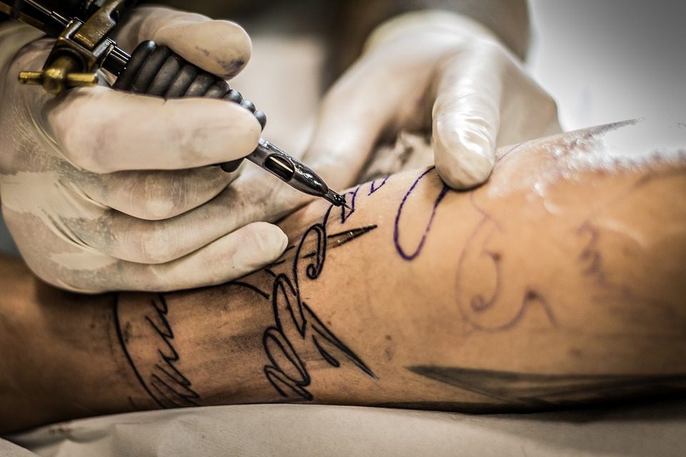 La parola ai tatuaggi: mostra foto e incontro alla biblioteca di Tradate