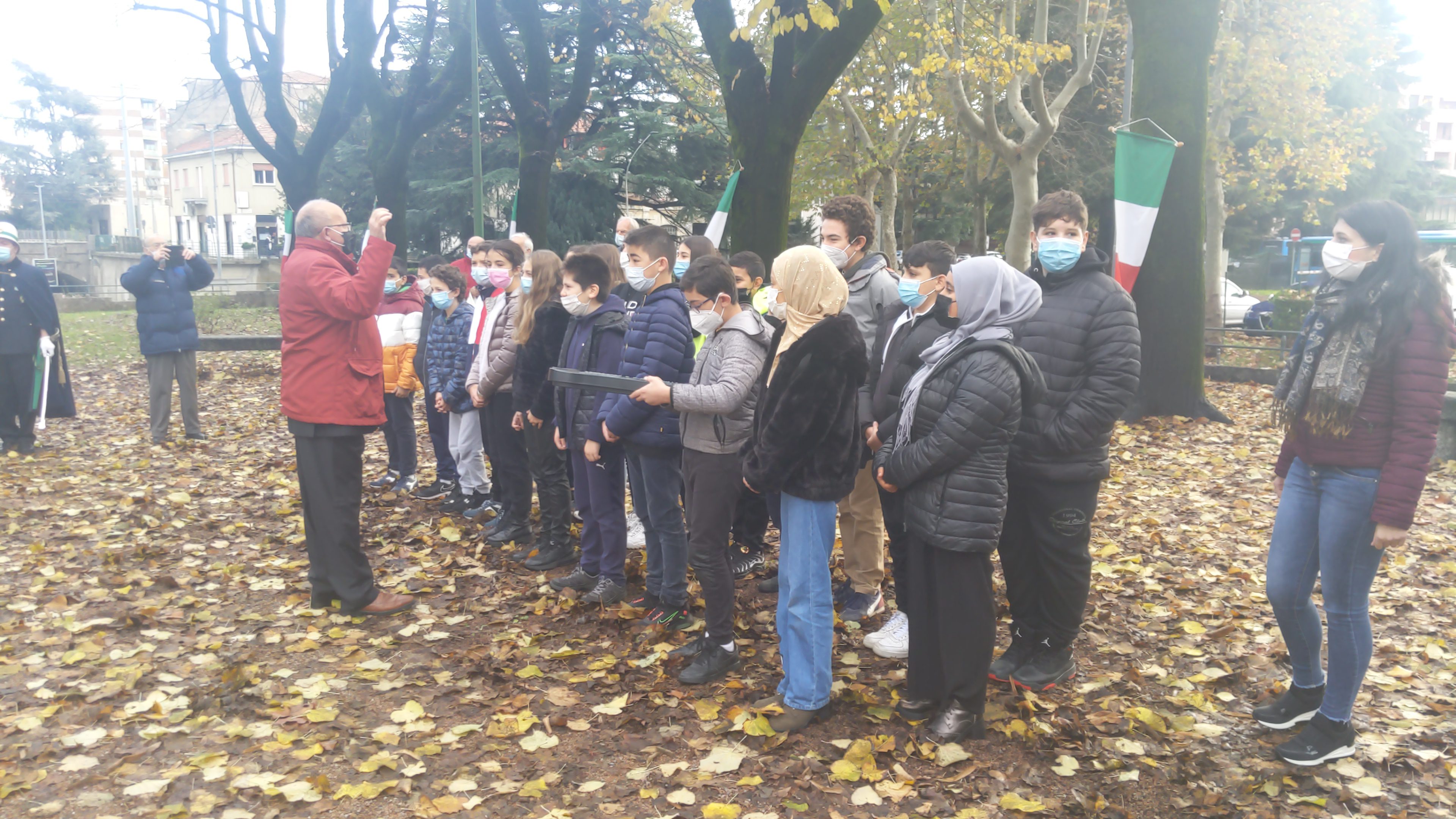 Gli studenti dell’Aldo Moro rinnovano la celebrazione del 4 novembre. Airoldi: “Attribuiremo la cittadinanza onoraria al Milite Ignoto”