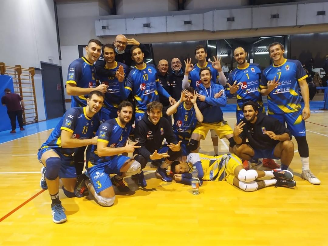 Volley, Serie B: Caronno Pertusella vince il derby contro Malnate 3-0