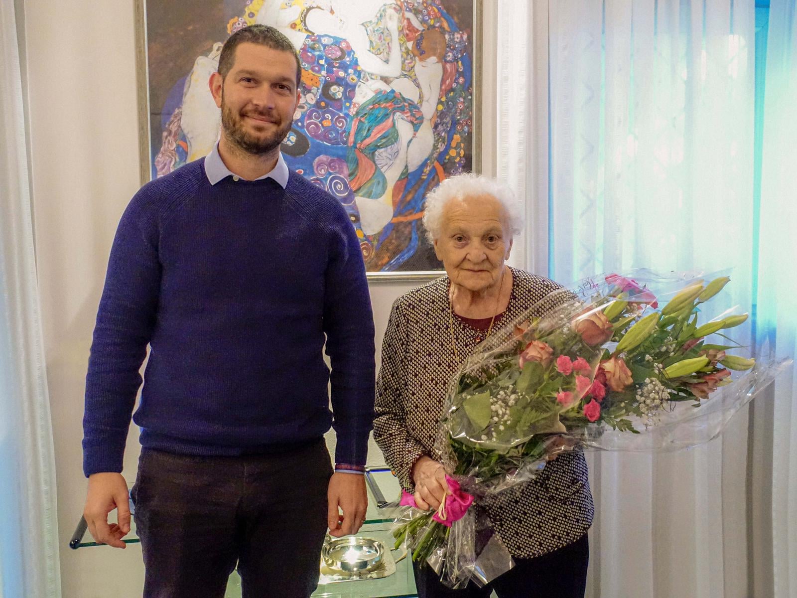 Cogliate, 100 anni: anche il sindaco fa gli auguri a nonna Caterina