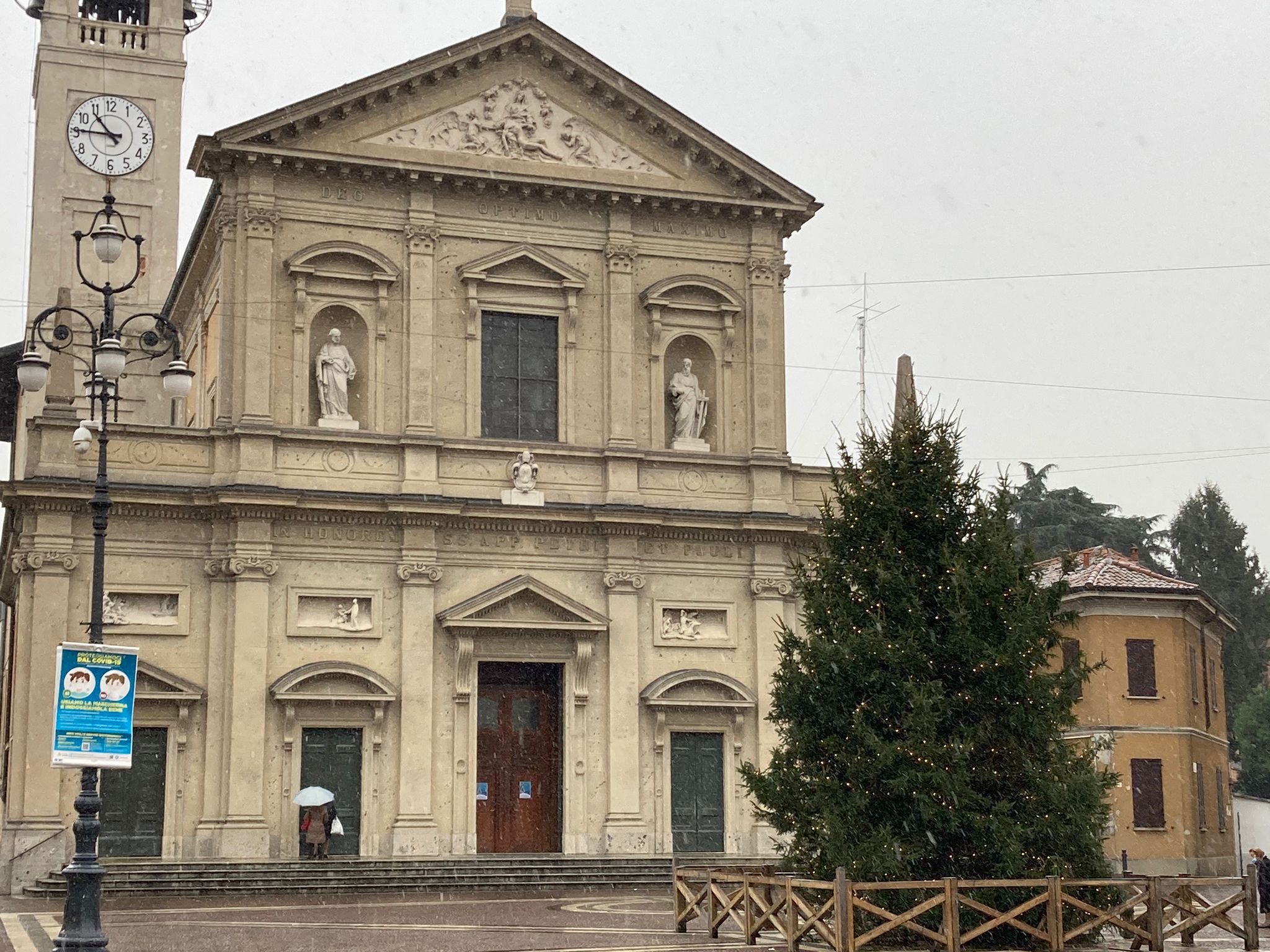 Luminarie ancora assenti a Saronno: “Installazione rinviata causa covid”
