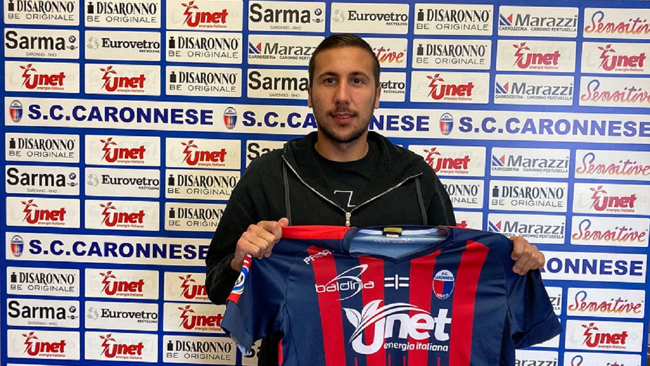 Calcio, Francesco Esposito nuovo centrocampista della Caronnese