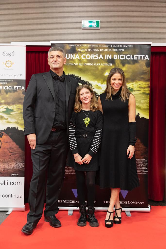 Silighini & friends alla anteprima di “Da una corsa in bicicletta”: cinema Prealpi pieno a Saronno-