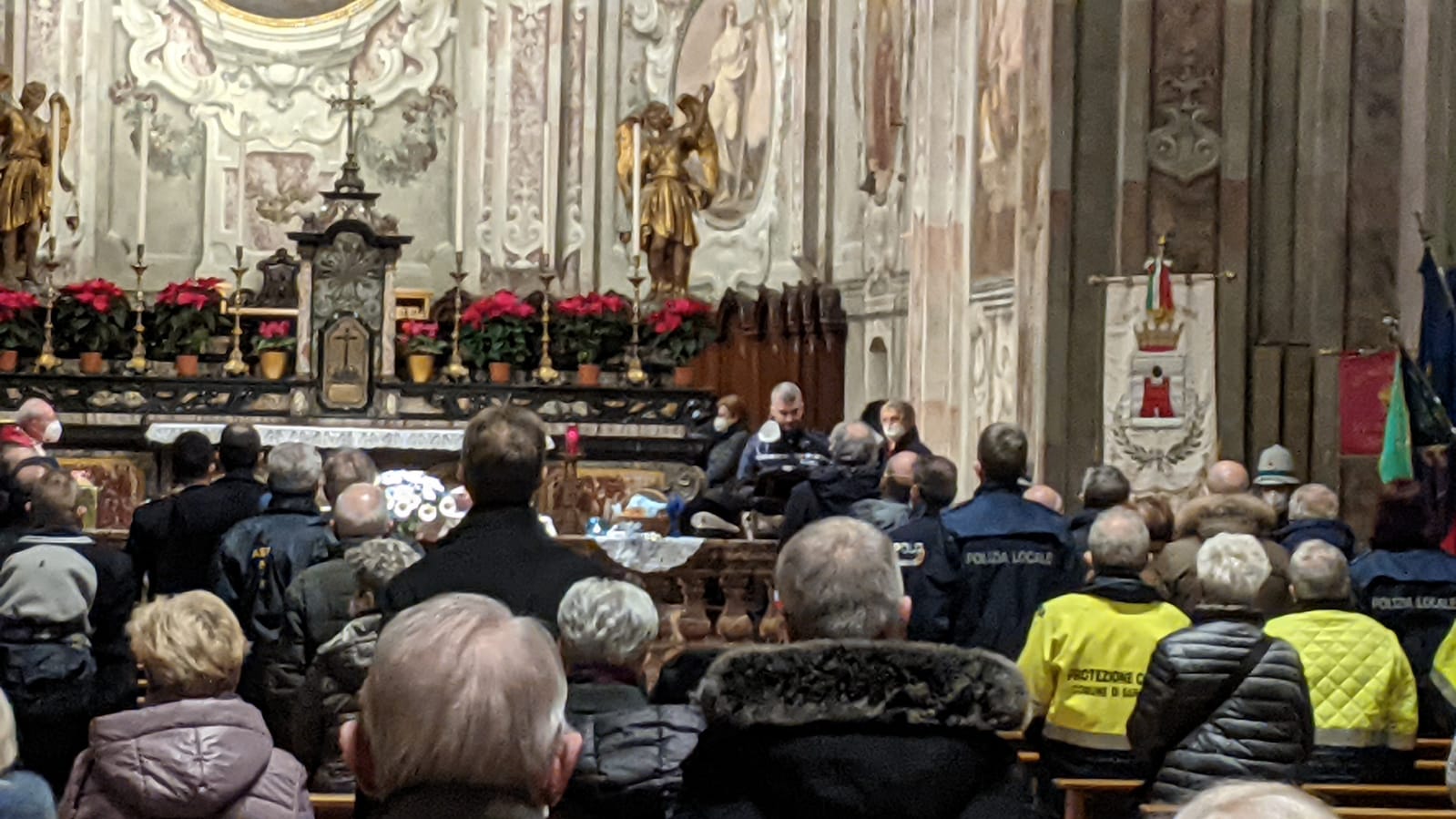 Saronno: tanti cittadini assieme ai vigili per la messa di San Sebastiano