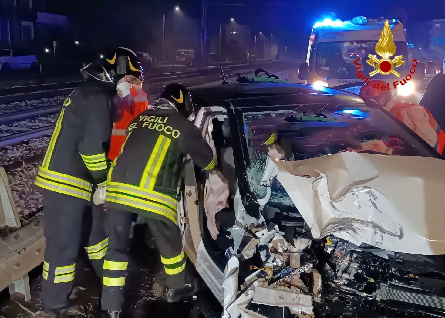 Hyundai i20 distrutta fra Saronno e Rovello. Ma al conducente va molto bene