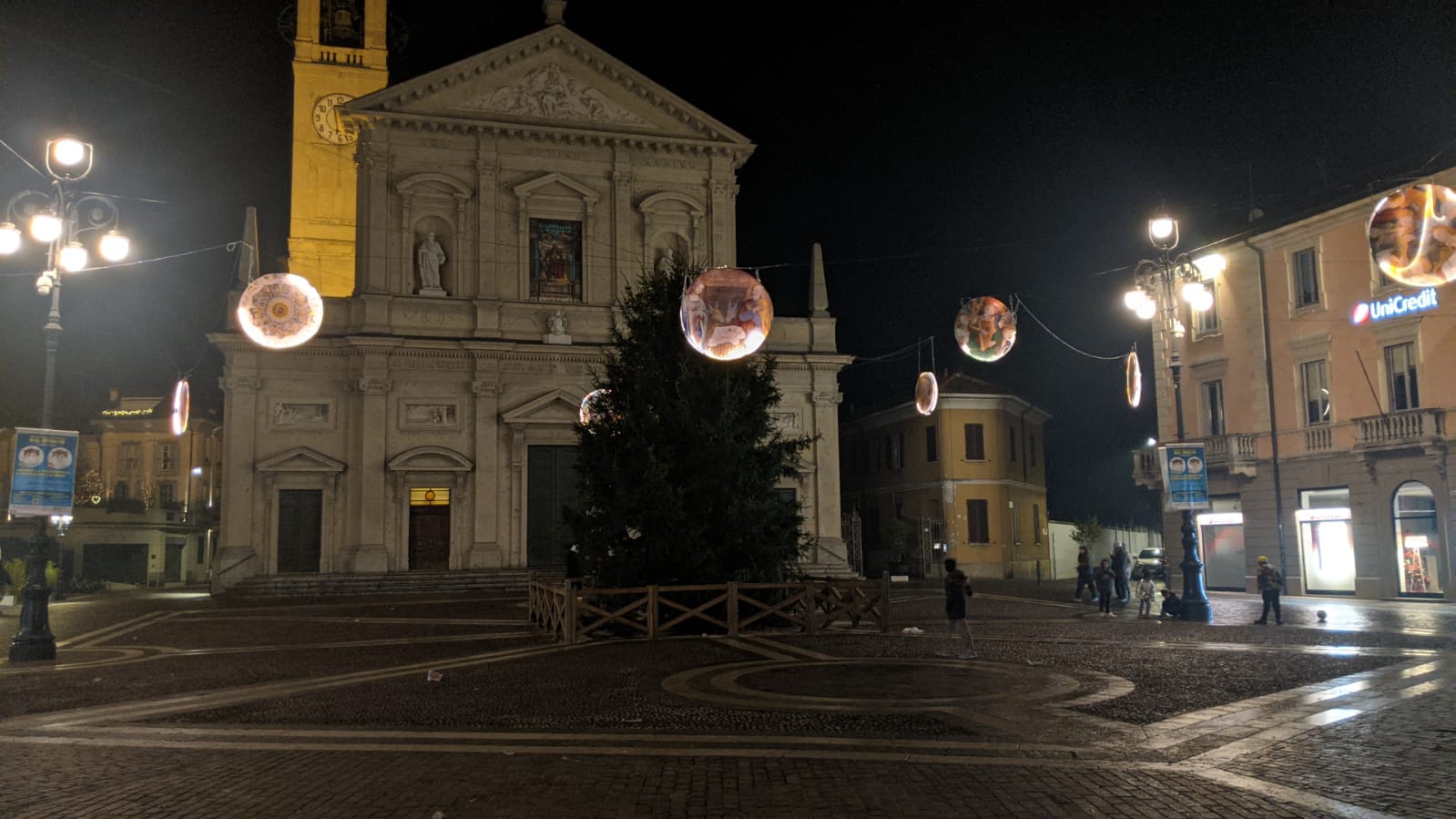 Saronno, black out per l’albero di Natale in piazza Libertà