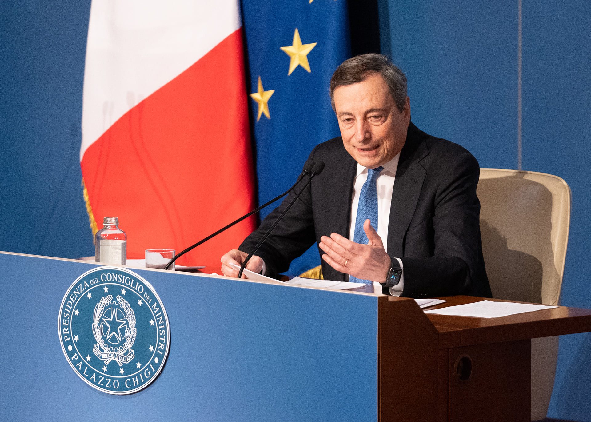 Punto covid del premier Draghi: “Scuole aperte, problemi dipendendo in gran parte dai non vaccinati”