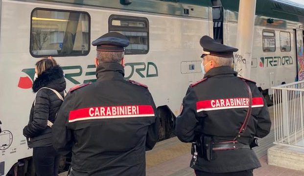 Violenza sessuale sul Saronno-Varese e in stazione: chieste pesanti condanne per i due imputati