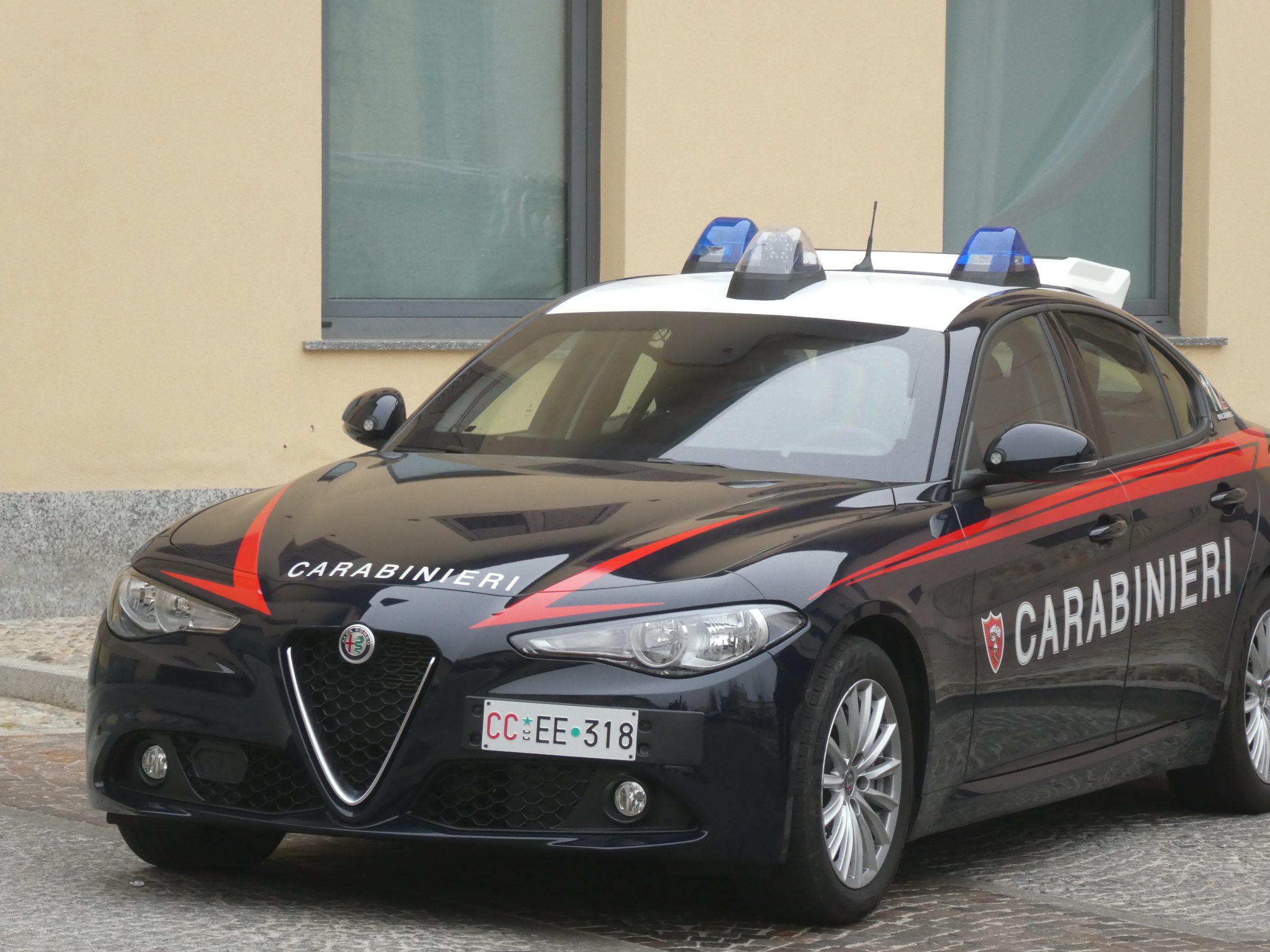 Autore, con il branco, di 4 rapine violente: minorenne fermato dai carabinieri
